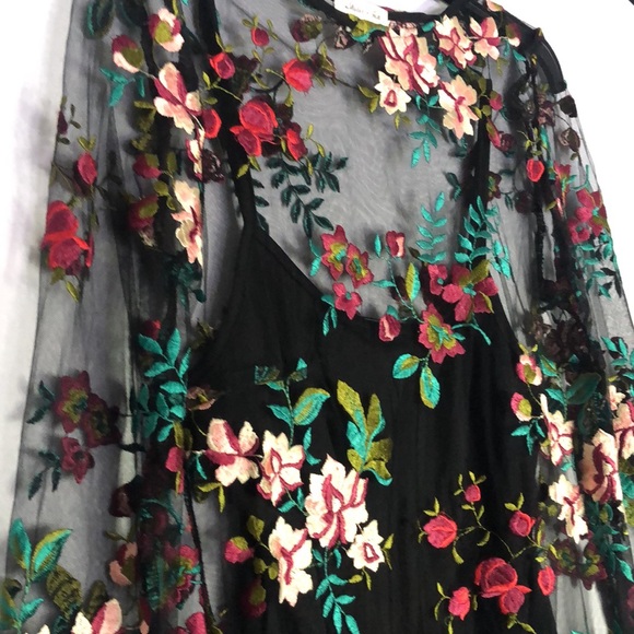 Ethereal embroidered floral dress. Gorgeously feminine perfect for summer soirée - Picture 4 of 5